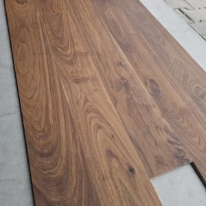Podłoga drewniana orzech olej 11x150x1200/1300 klasa natur (37 m2)