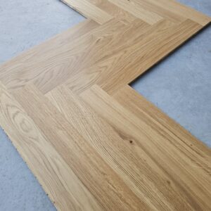 Parkiet dębowy lakier 13x70x490 jodełka (warstwa 6mm) (300 m2)