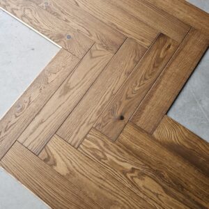 Jodełka klasyczna dąb faza szczotka brązowy olej 11x100x500 (280 m2)