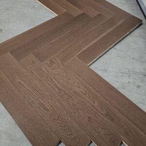 Jodełka klasyczna dąb lakier choco 13x70x490 (warstwa 6mm) 28,5 m2