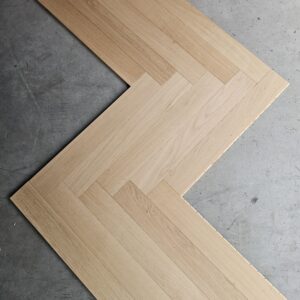 Parkiet dębowy surowy fazowany, klasa natur 11x70x490 (142 m2)