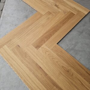 Parkiet dąb jodełka olej 10x70x490 (28 m2)
